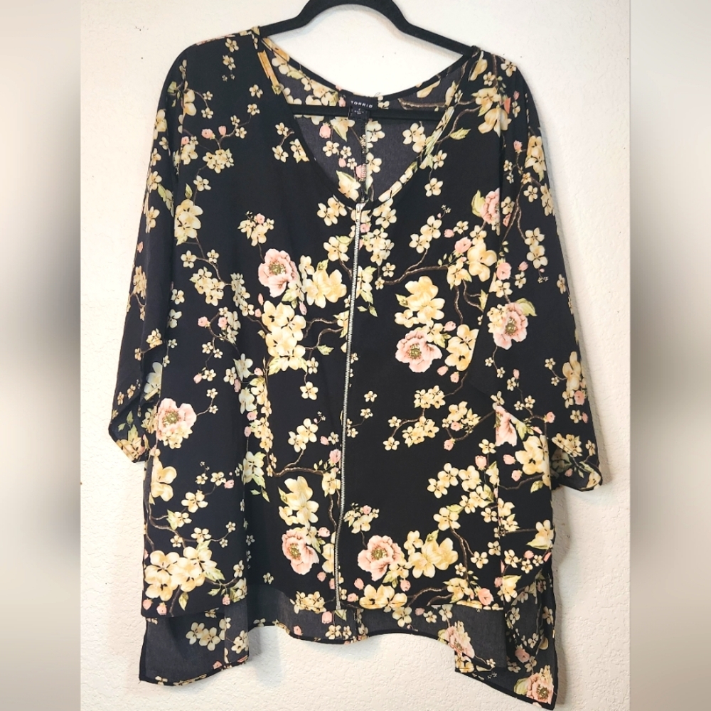 Torrid Women's Zip-Up Floral Kimono Sleeve Blouse w/Scoop Neck, Size 1x